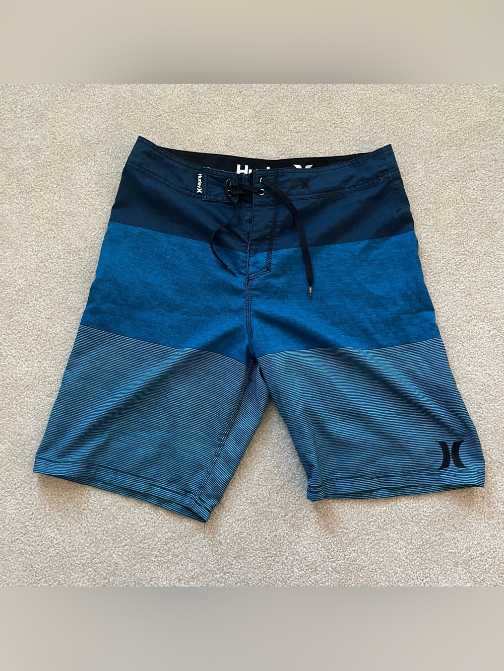 Hurley Men's Board Shorts Size 33 Colorblock Striped Swim Trunks Shades of Blue